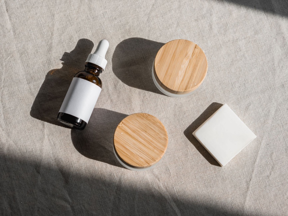 Prodotti per la cura della pelle e sieri cosmetici