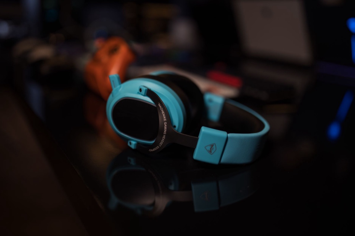 Microfone profissional de alta qualidade para streaming e gaming.