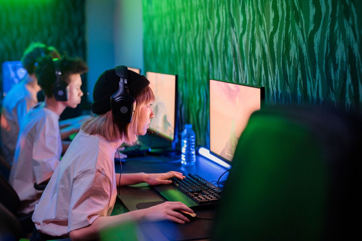 Headset per gaming tedesco con illuminazione RGB