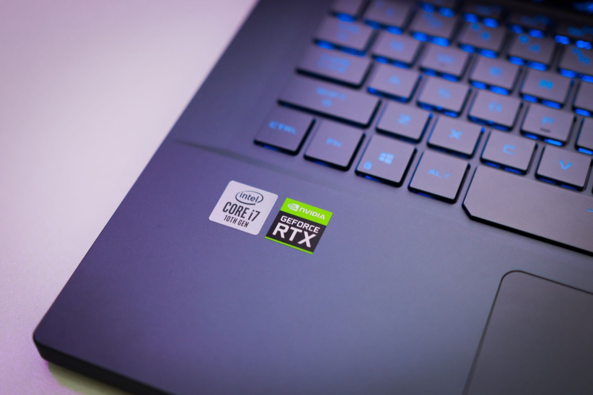 Laptop gaming con logo alemán