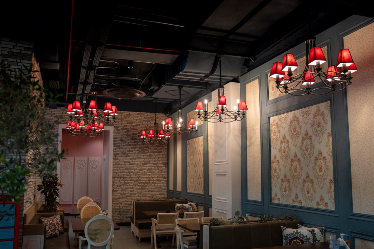 Café with mix of vintage and modern furniture