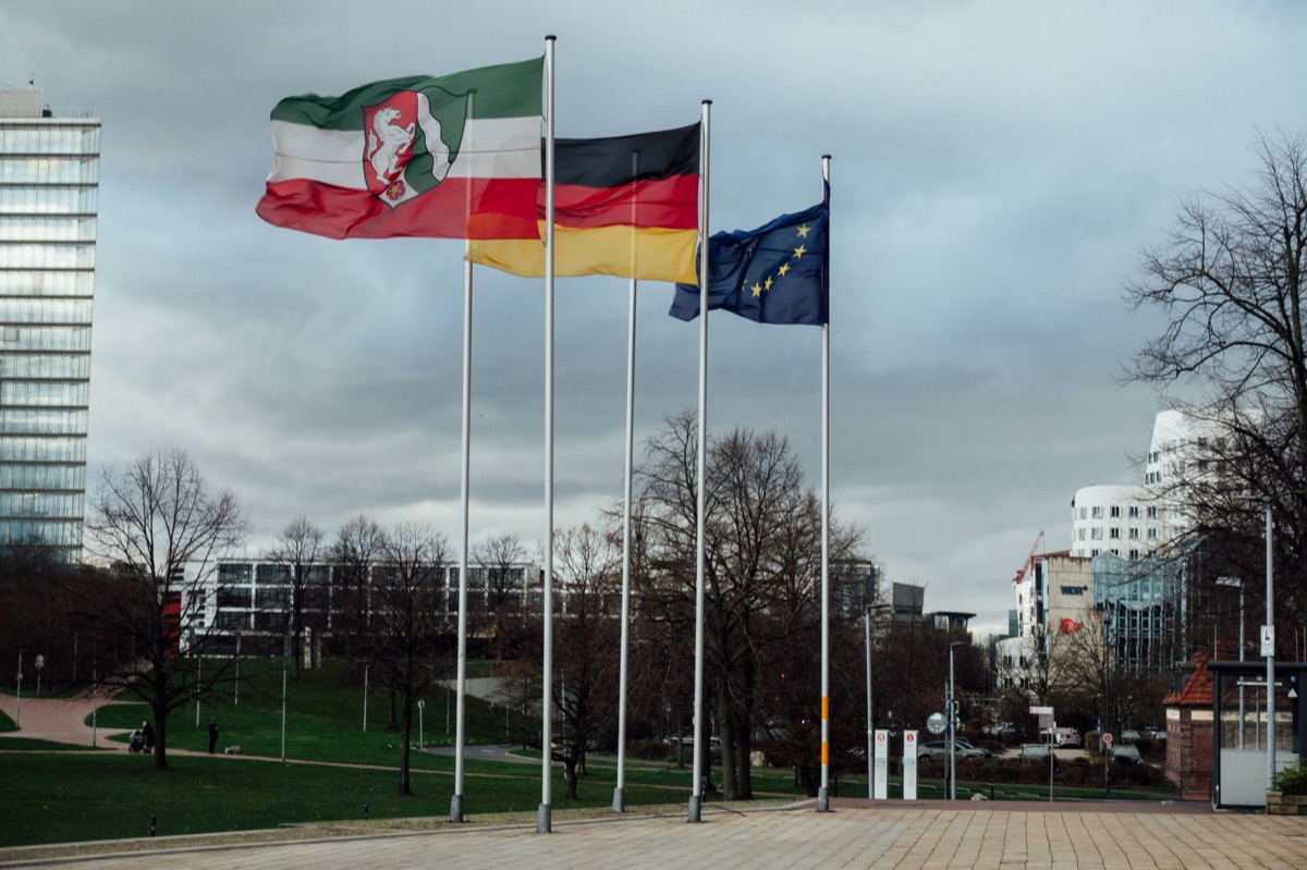 drape de l'Allemagne avec un écran numérique